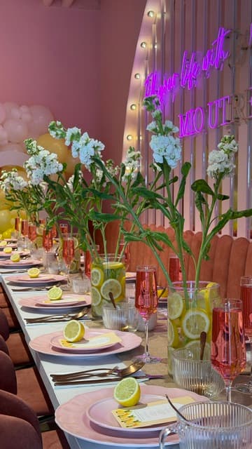 Flowers and pastel decorations at MÌO Utrecht