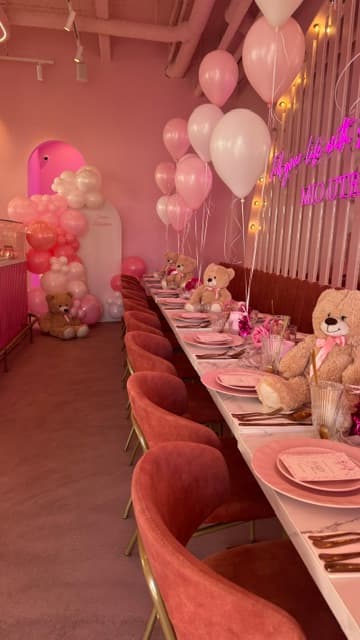 Backdrop with balloon garland 3